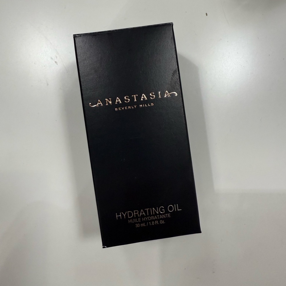 Anastasia Beverly Hills Hydrating Oil in Black Packaging